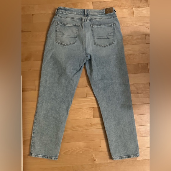 American Eagle Strigid Mom Jeans - Picture 4 of 4